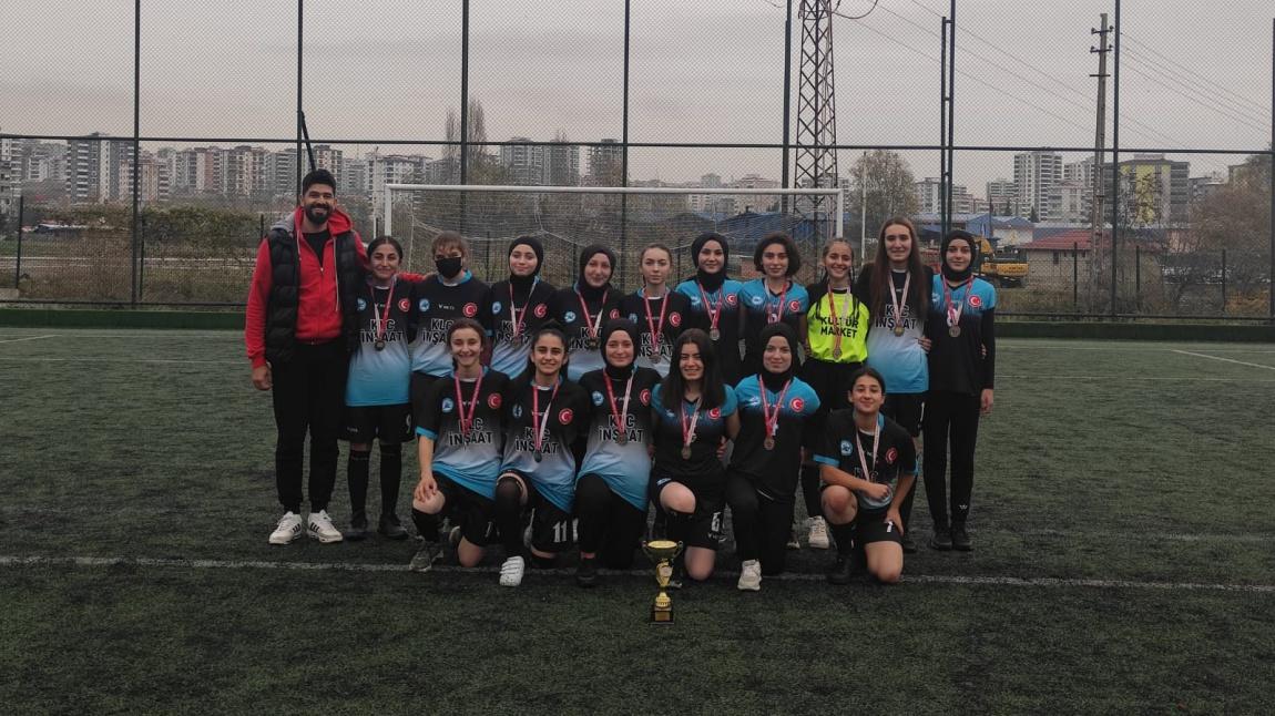 Okulumuz Kız Futbol Takımı İl 2.si Oldu..